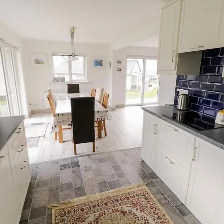 38 Carrowhubbock Village * Enniscrone