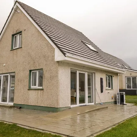 38 Carrowhubbock Village Holiday home *