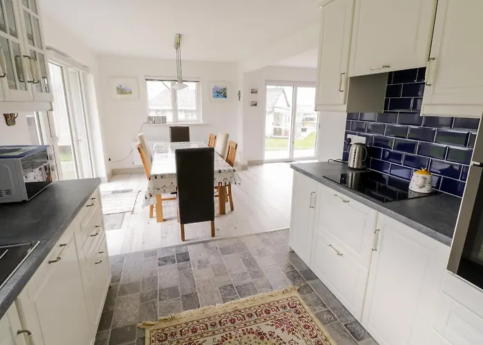 38 Carrowhubbock Village * Инишкрон